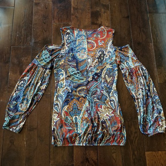 VENUS Paisley Cold Shoulder Top - Picture 4 of 10